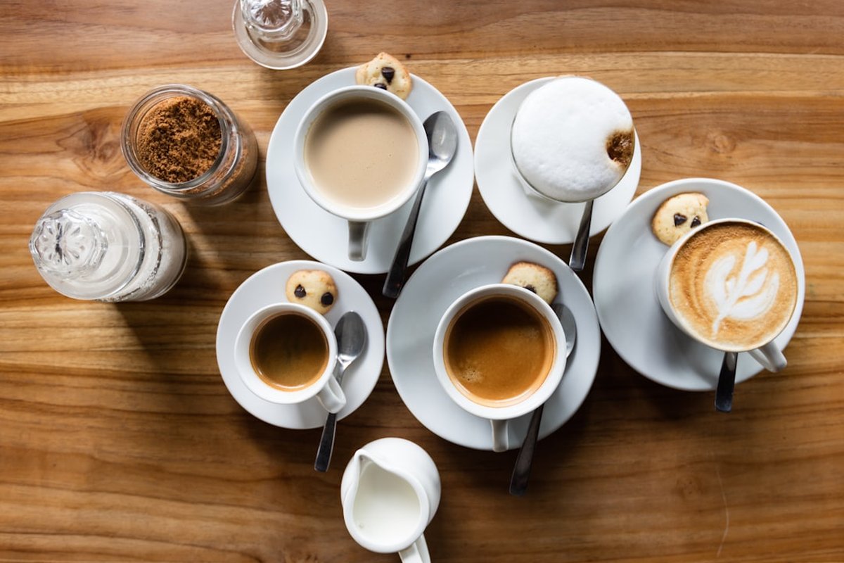 Distintos tipos de café en taza arábica robusta o mezcla